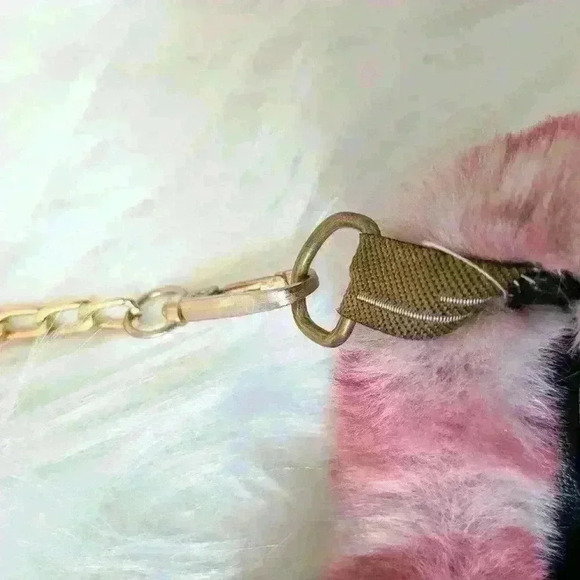 Pink faux fury leopard print purse with gold shoulder chain NWOT - Picture 2 of 5